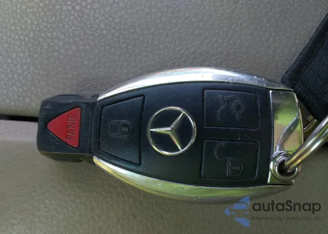 2010 Mercedes-Benz C 300 Luxury/Sport из США, поврежденный, VIN WDDGF5EB1AR099550